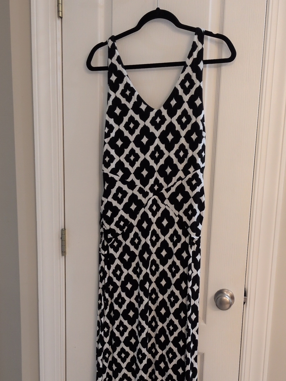 INC - Black & White Geometric V-Neck Maxi Dress (Size L)